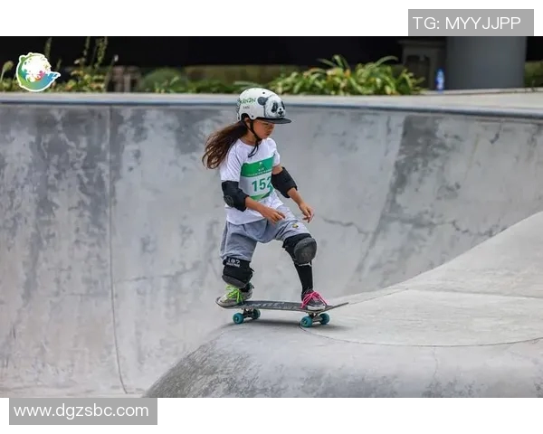 成都滑板队展现力量与激情推动滑板运动新风潮